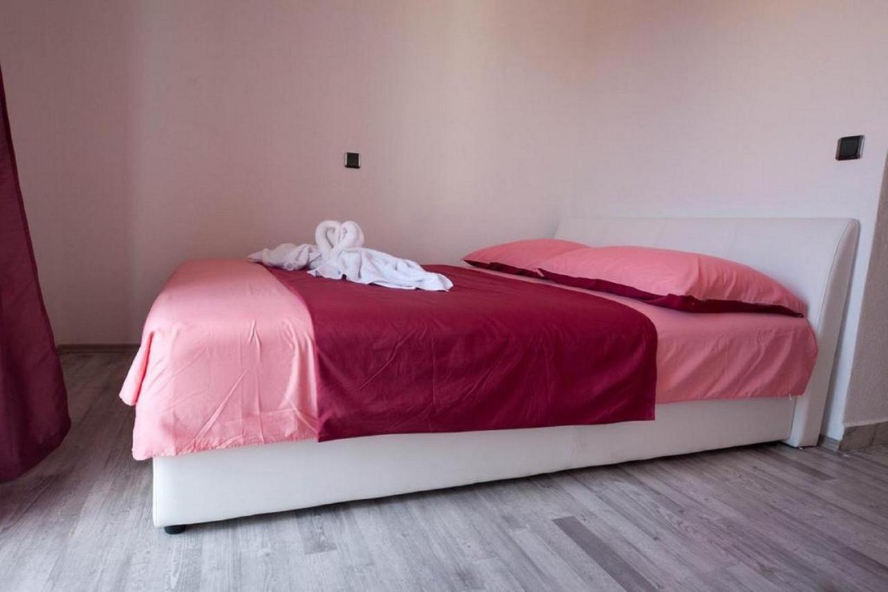Rooms Aladino โตรกีร์ ภายนอก รูปภาพ