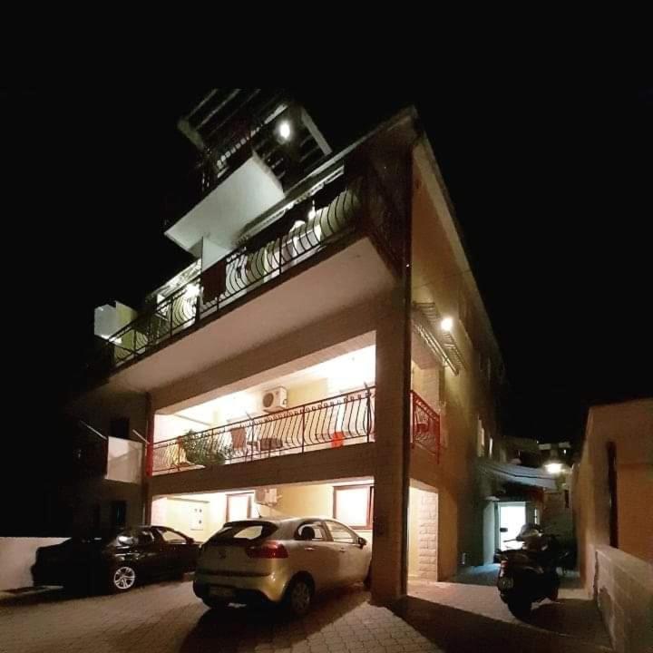Rooms Aladino โตรกีร์ ภายนอก รูปภาพ