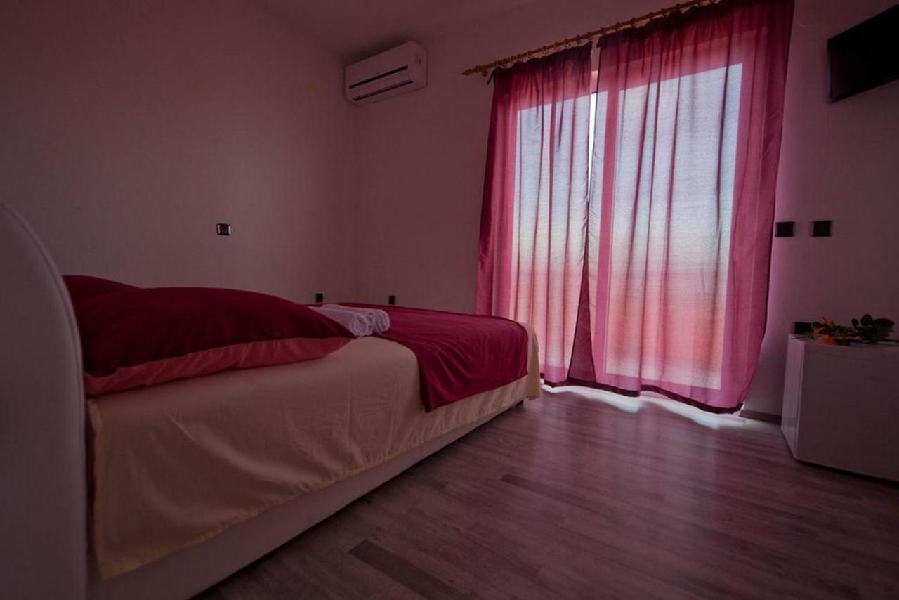 Rooms Aladino โตรกีร์ ห้อง รูปภาพ