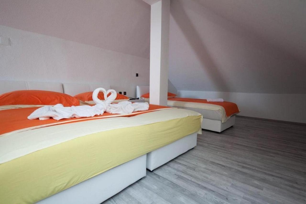 Rooms Aladino โตรกีร์ ห้อง รูปภาพ