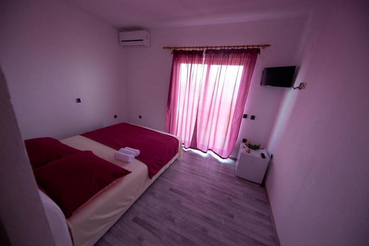 Rooms Aladino โตรกีร์ ภายนอก รูปภาพ
